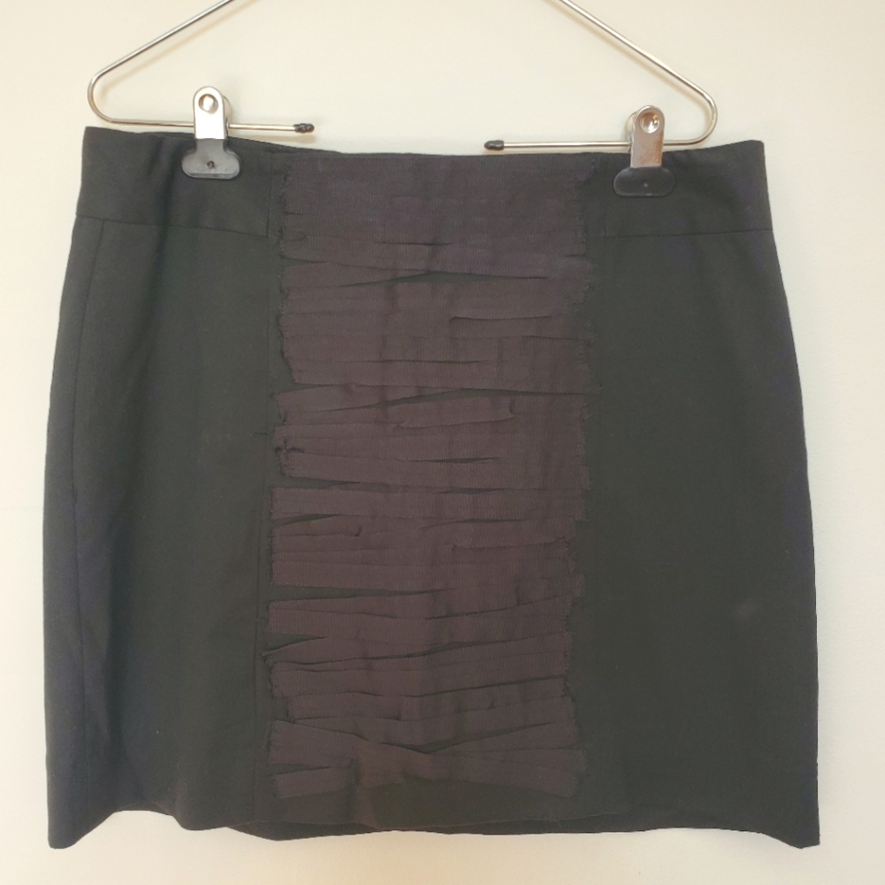 Gap Black low slung mini skirt w/ribbon detail. Back zipper lined Sz 10